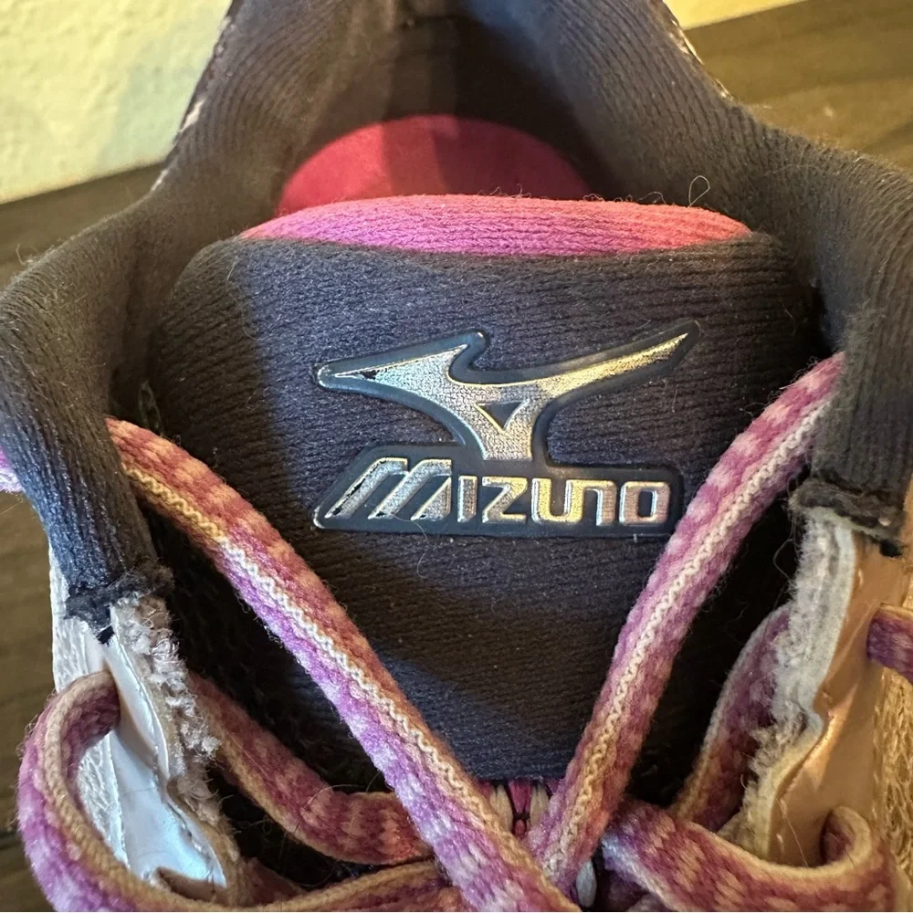 Mizuno Sneakers - Picture 8 of 9